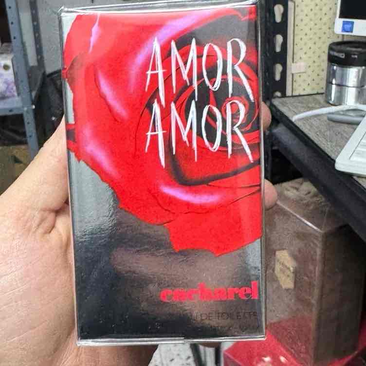 CACHAREL AMOR AMOR